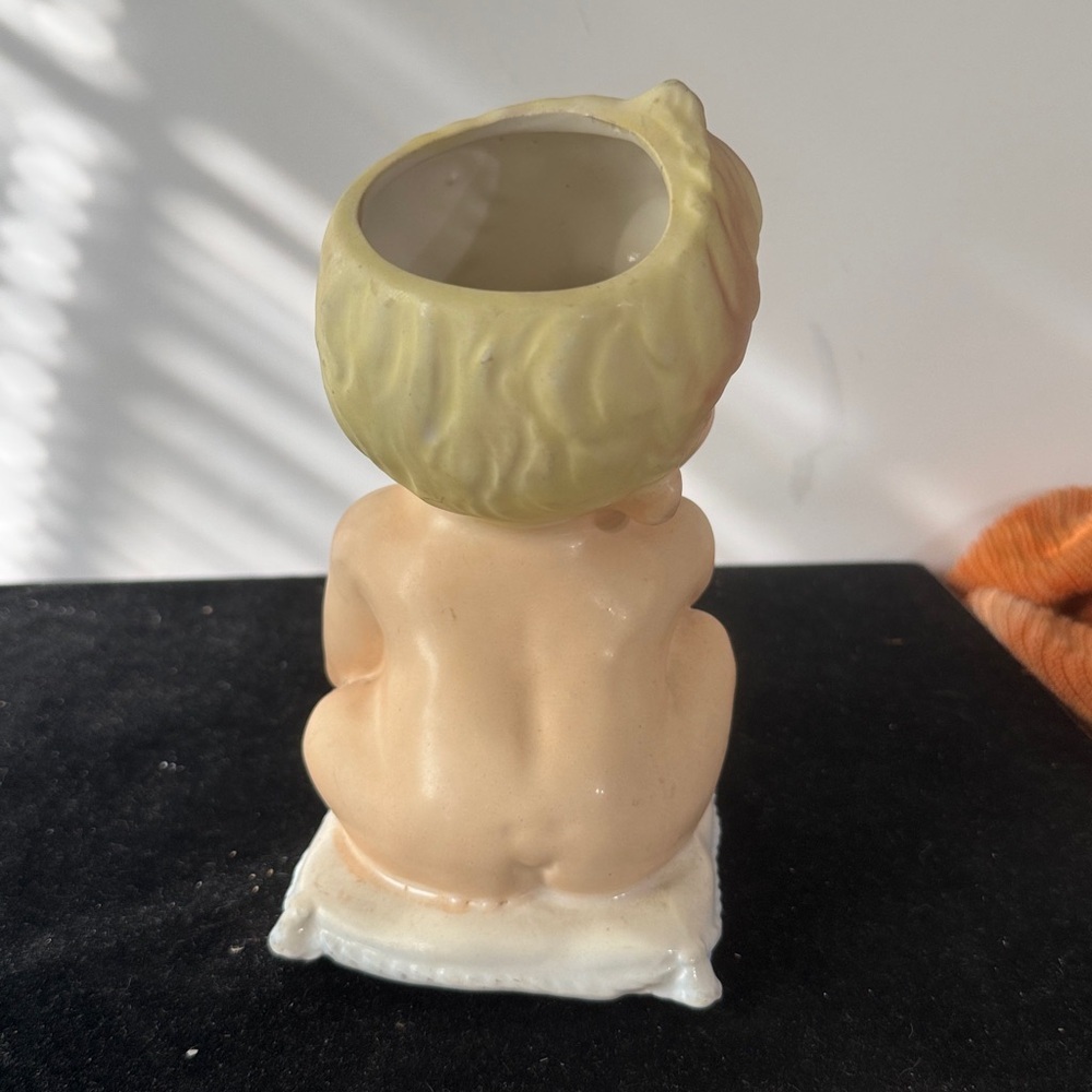 Vintage Baby Boy On A Pillow Ceramic Vase Plantor By Velco Ceramics made Japan - Picture 4 of 7